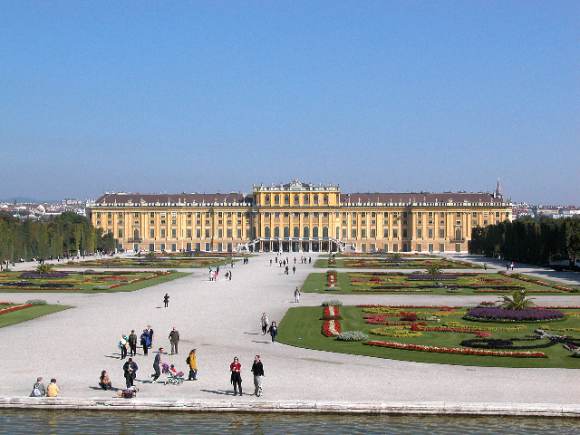 Schloss Schonbrunn (creative commons)