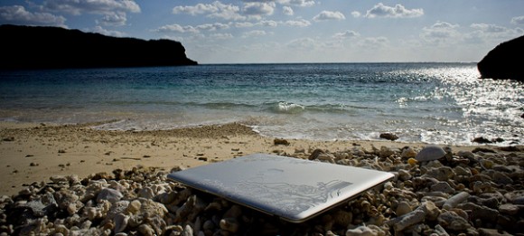 laptop-beach