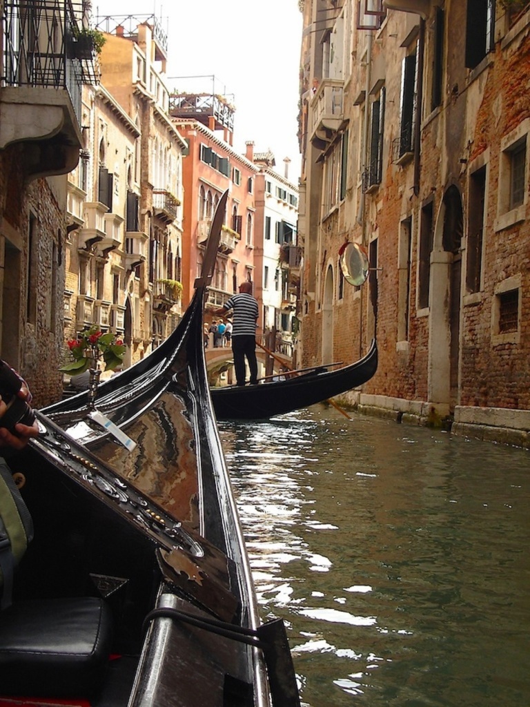 A romantic guide to Venice Italy wouldn't be complete without some Gondola action...