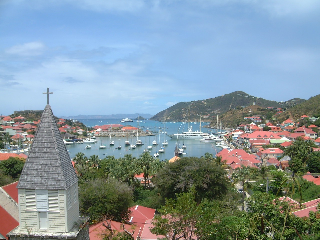 From Gustavia's amazing harbor to its stunning beaches, there is much to love about beautiful St. Barts ... photo by CC user Evaneggers on wikimedia 