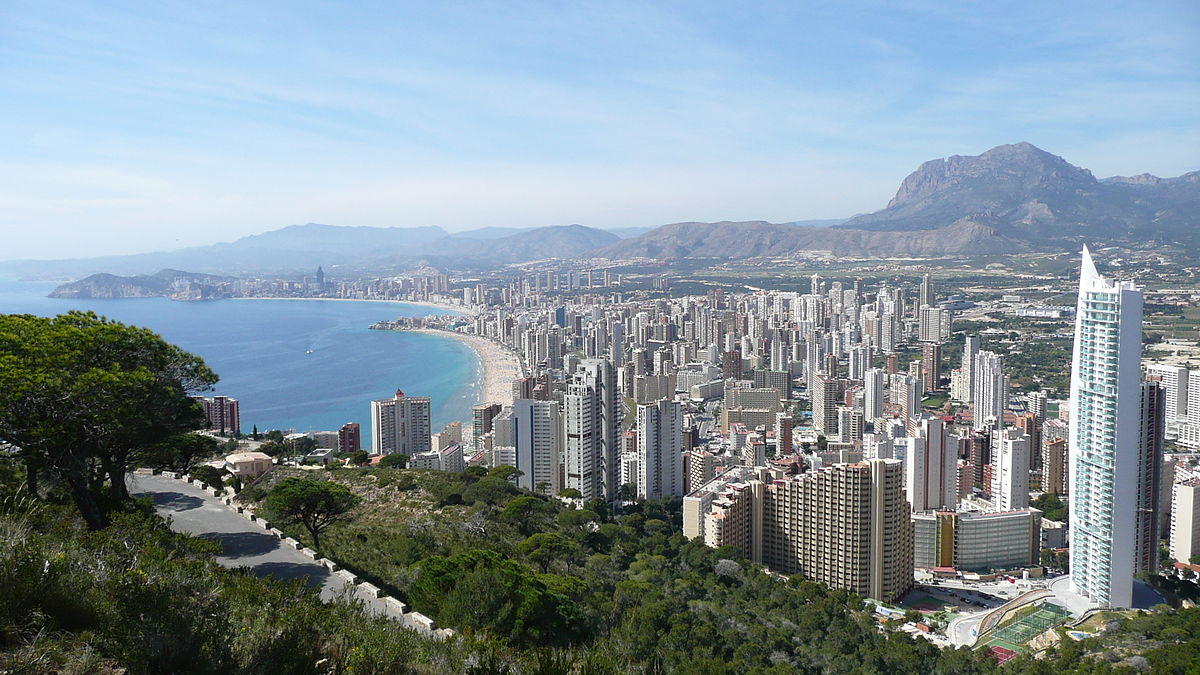 Views like this await you on a holiday to Benidorm Spain ... photo by CC user Siocaw on wikimedia 