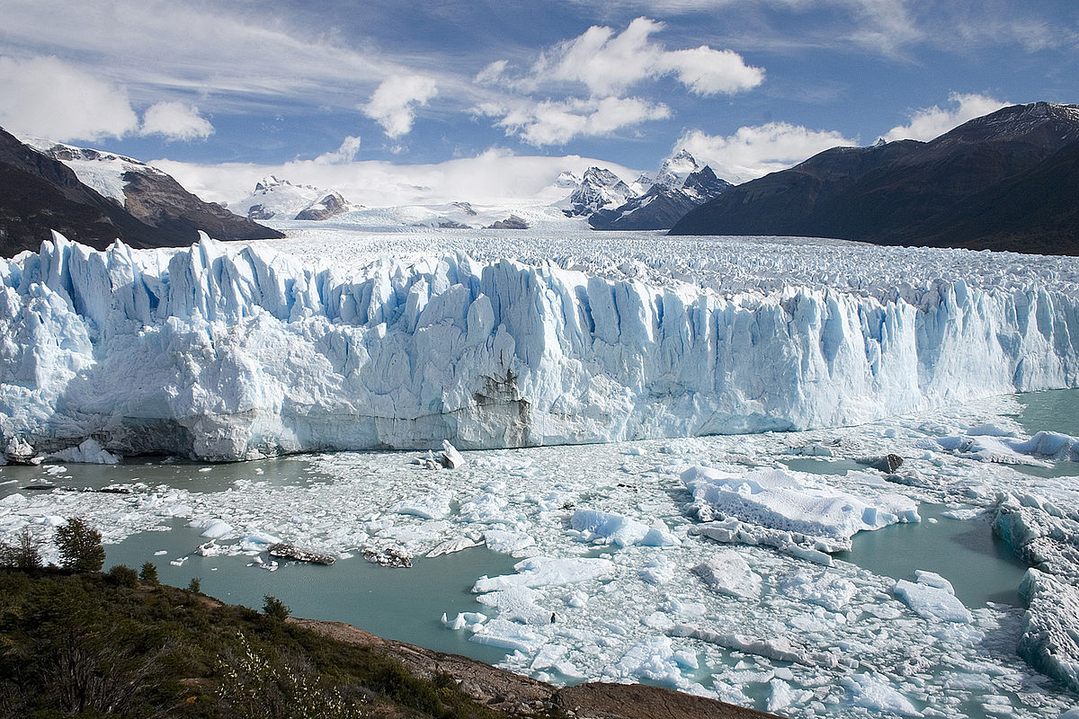 Patagonia in Argentina is a wild and inspiring place ... photo by CC user Luca Galuzzi on wikimedia
